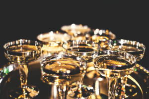Bicchieri dorati di Champagne