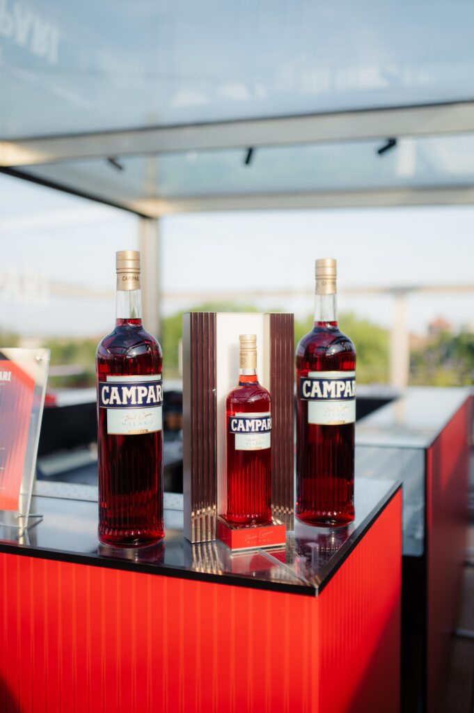 Enozioni - Campari celebra Milano e cambia veste all'iconico Bitter Rosso Italiano