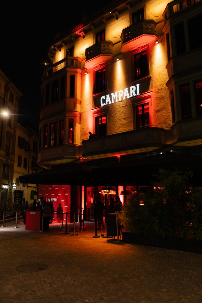 Enozioni - Campari celebra Milano e cambia veste all'iconico Bitter Rosso Italiano